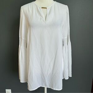 Beautiful white Michael kors blouse in excellent condition 
Size s